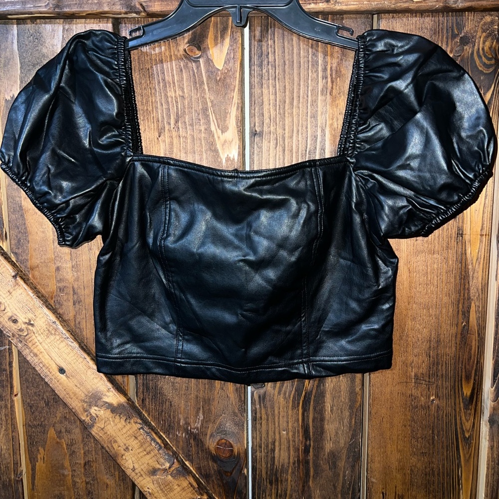 7 For All Mankind Black Faux Leather Crop Top - Picture 4 of 5